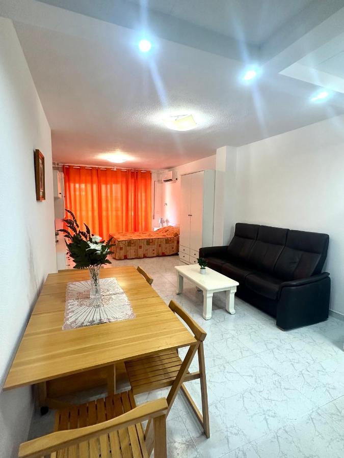 Estudio A 1 Minuto De La Playa Apartment Торевиеха Екстериор снимка