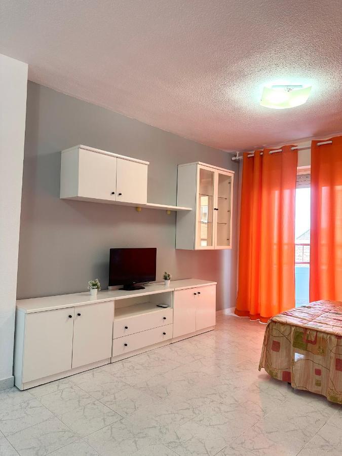 Estudio A 1 Minuto De La Playa Apartment Торевиеха Екстериор снимка